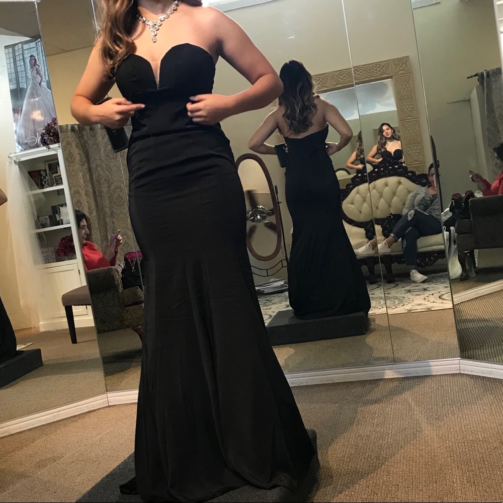 Formal dress - Picture 5 of 5